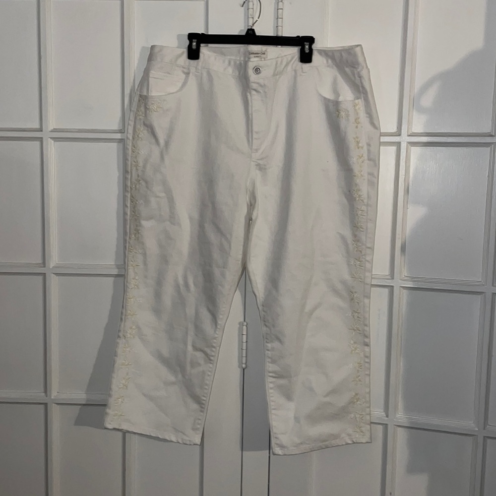 EUC Coldwater Creek White Denim Embroidered Classic Fit Capris 24